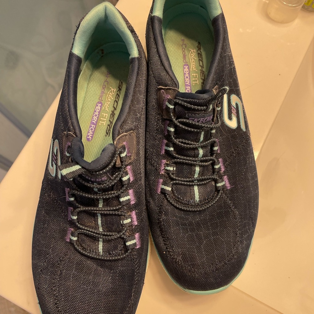 Sketchers Sneakers